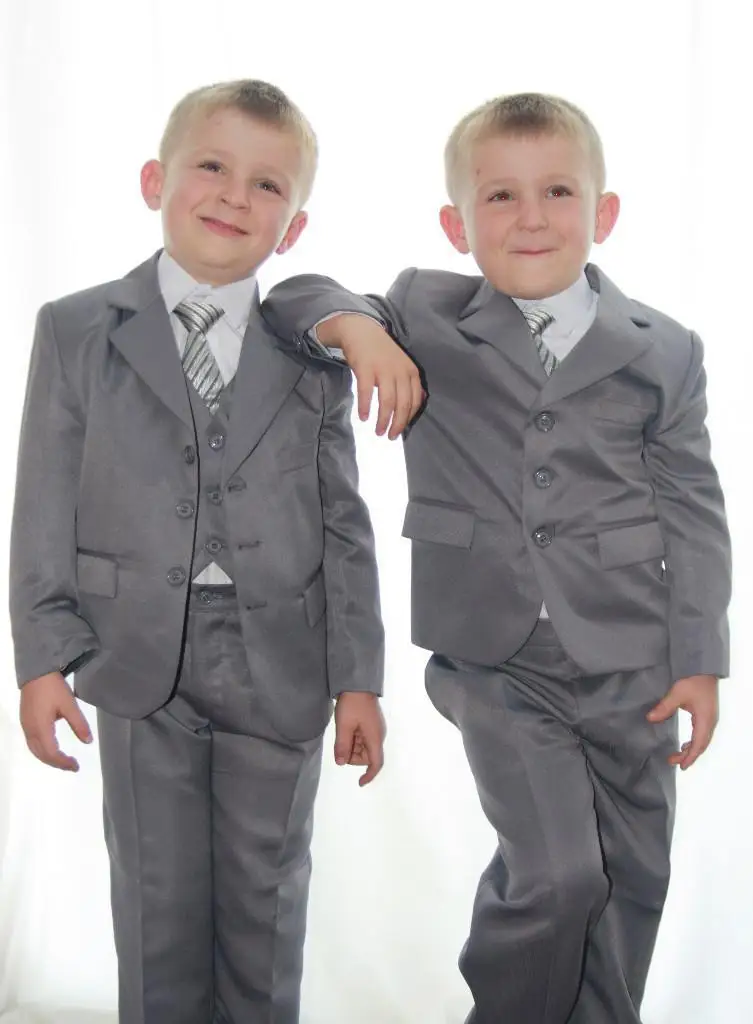 

Boys Wedding Attire Children suits For Special Occasion Customized (Jacket+Pants++Vest+ Tie) Formal Dresses For Boys