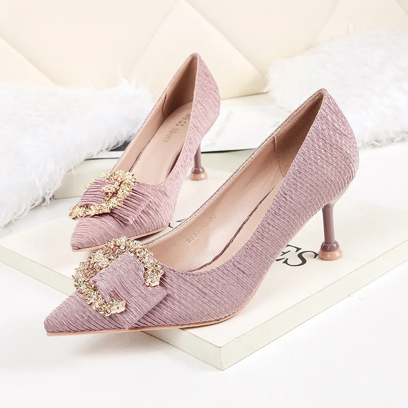 

Sexy pointed striped rhinestone high heels fine with temperament wrinkled women's shoes professional OL women's shoes.