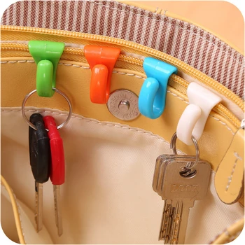 

2pcs Fashion Travel Accessories Portable Key Security Security Parts Keys Holder in Bag Suitcase Pendant Decoration Organizer