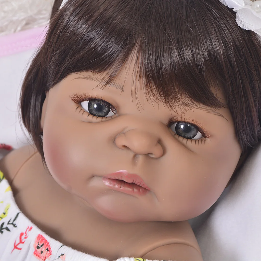 Очень яркая 22 дюймов полная силиконовая кукла Reborn baby girl Doll африканская американская кукла новорожденная кукла с соской, бутылкой и ковром