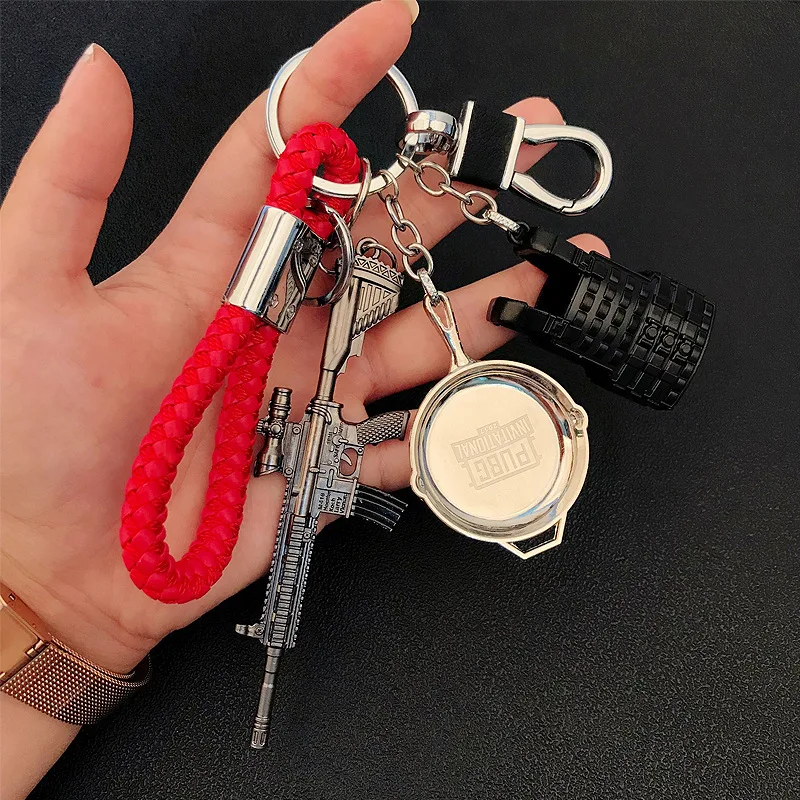 Alta calidad PUBG armas Mini modelo Metal llaveros mochila Pan juguete del coche hombres colgante llaveros titular baratijas llavero