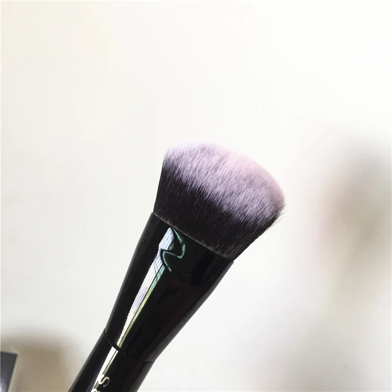 Marc Jacobs The Face II Sculpting Foundation Brush _ 3