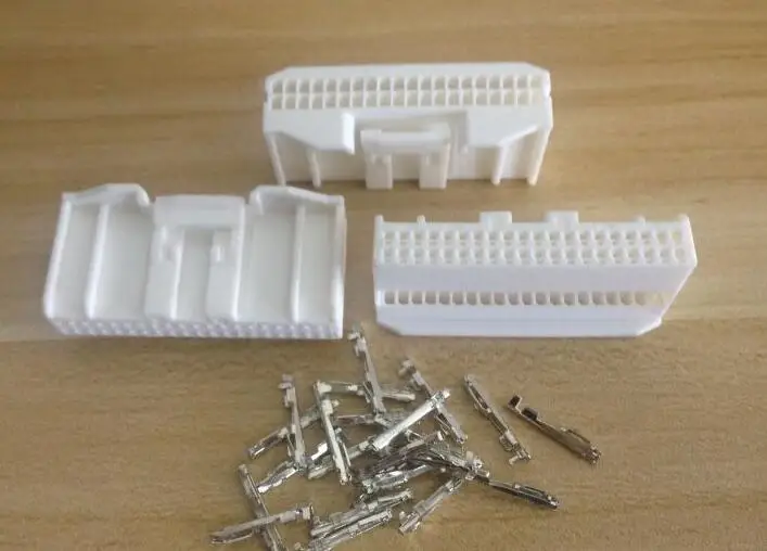 1318389 1 Automotive Connectors jacket 22011 40Y 40P plastic shell