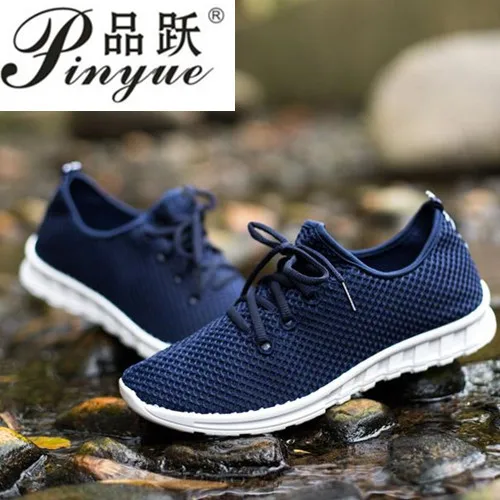 

New 2018 spring/Autumn men Breathable shoes outdoor gray black White Laces light for male sneaker