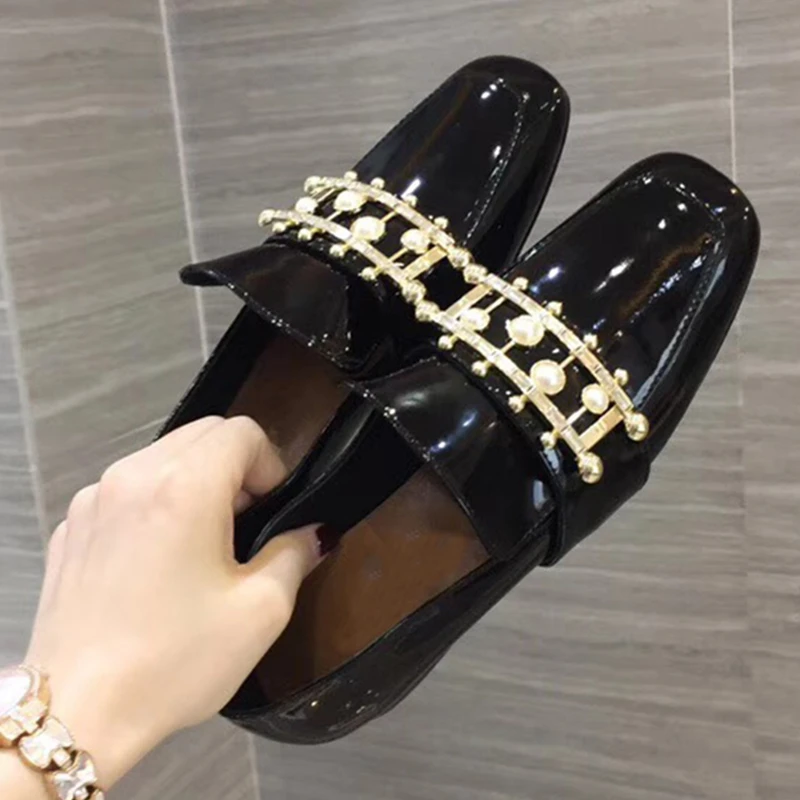 

Sexy Patent Leather Wome Casual Shoes Luxury Crystal Pearl Decor Slip On Square Toe Women Loafers Street Style Party Dress Shoes