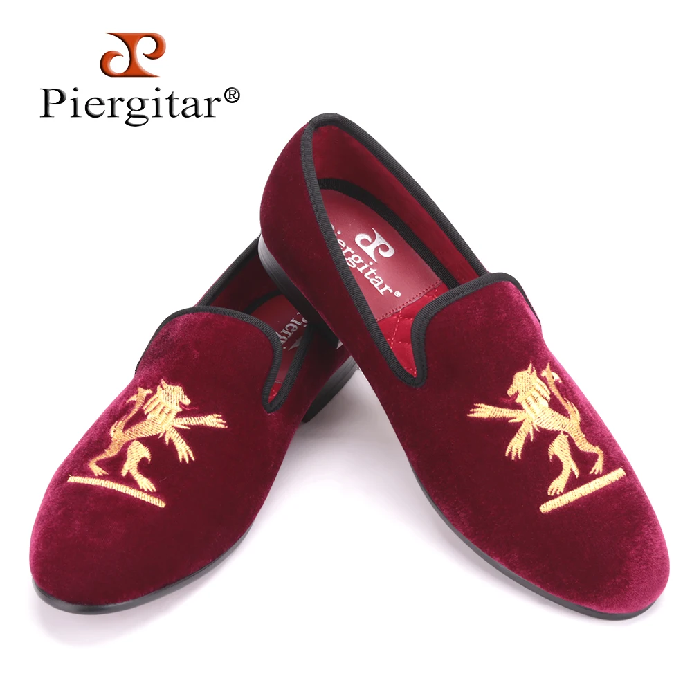 Shoe us Shop PUMA shoes for men today. Browse the latest sneakers for men by PUMA. Find new takes on classic styles like the Suede and Roma, or gear up with performance cleats, running and training shoes.