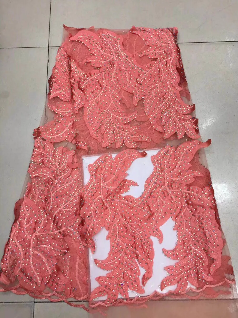 

Latest embroidery lace fabric beautiful flower pattern design hot selling african tulle lace fabrics for party