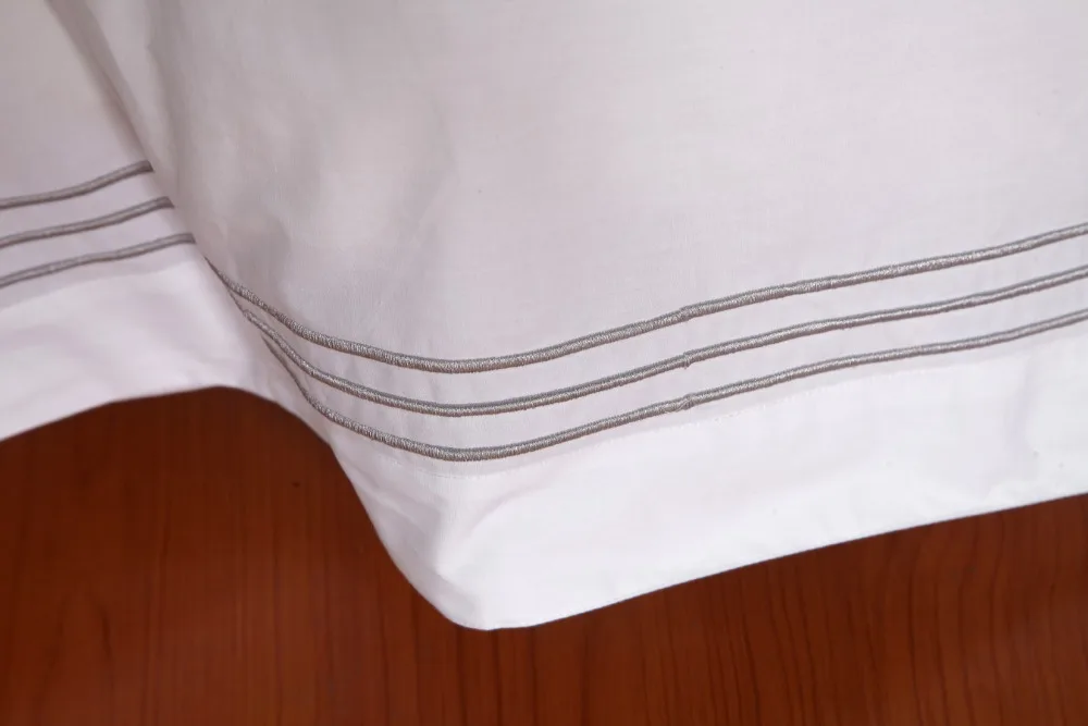 US $104.68 new 4PCS European FiveStar Hotel Bedding Sets Luxury White Stripes Comforter Set King Size Bed Cover SetPillowcase