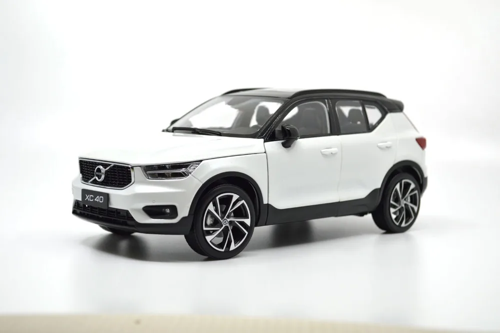 VOLVO_XC40_2018_W_01