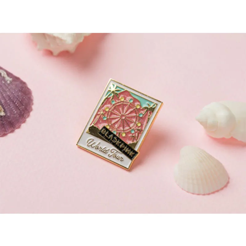 

BlackPink World Tourmetal pin Badge Concert JENNIE LISA ROSE JISOO Collection Brooches Boys and Girls lx161