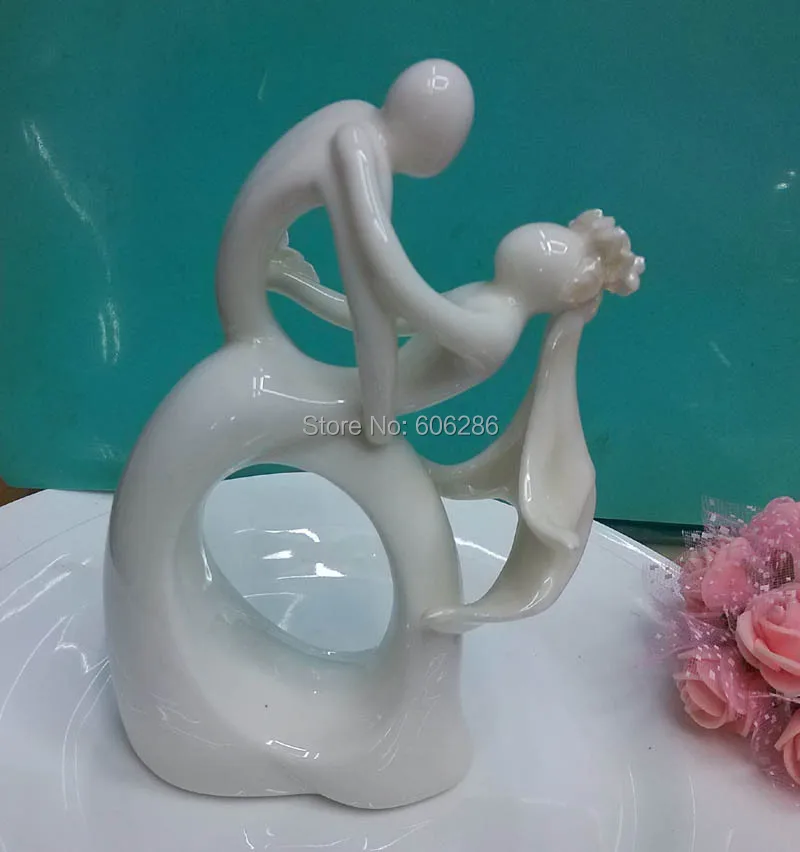 

Wholesale 45pcs/Lot Unique Event Party Decor Ceramic Bride and groom Cake Stand Couple Figurines for Wedding Cake Topper