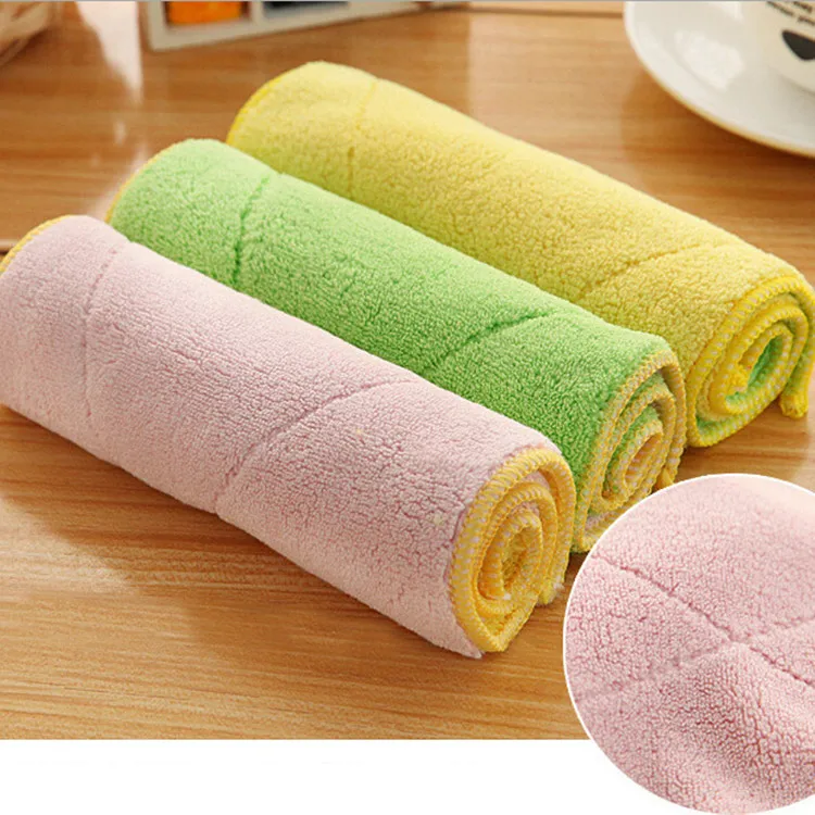 Double sided microfiber not contaminated with oil absorbent, lint free