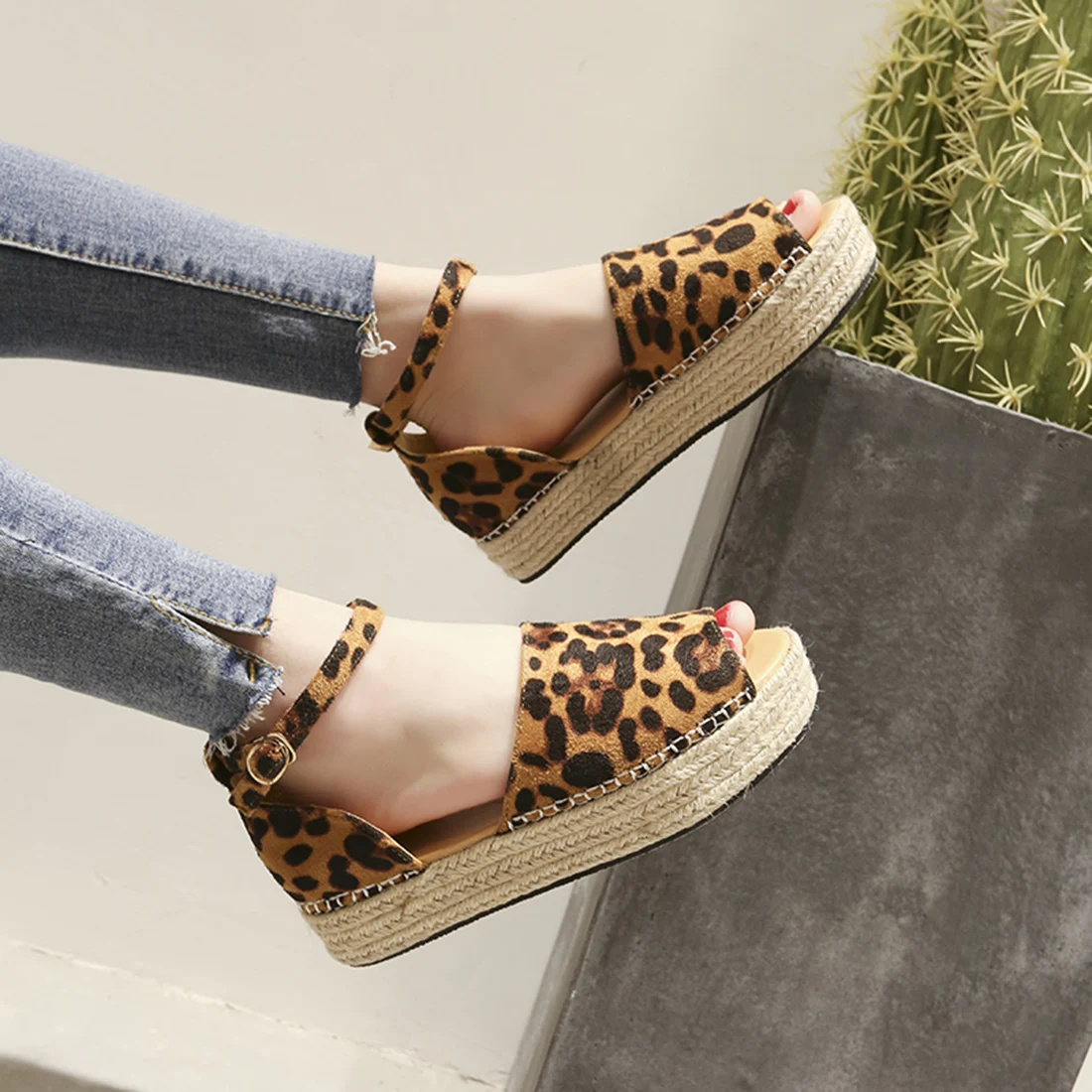 

Spring Summer Comfort 2019 Women Sandals Solid Color Fish Mouth Shoes Flat Platform Casual Shoes For Female Flat Shoes