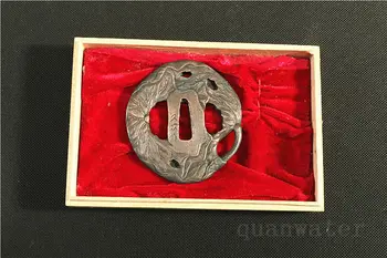 

NICE DESIGN AND QUALITY JAPANESE TSUBA WITH Lotus leaf not cover box