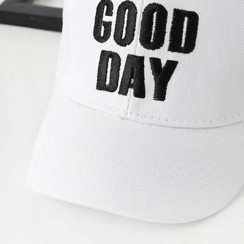 Шапка с надписью спорт. Шапка с надписью Fresh. Феликс в шапке с надписью Brooklyn.