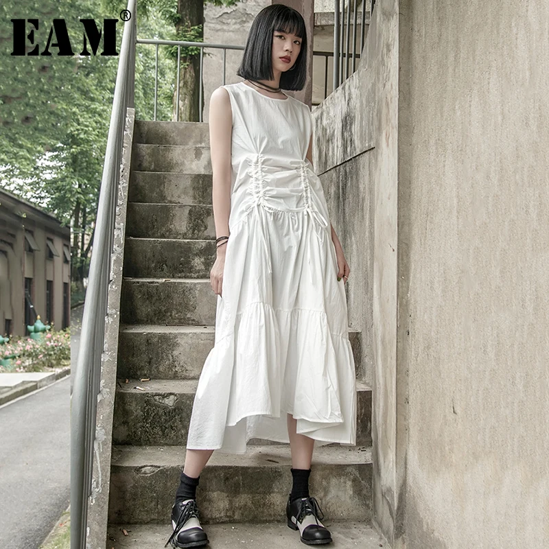 

[EAM] 2019 New Spring Summer Round Neck Sleeveless White Drawstring Irregular Loose Temperament Dress Women Fashion Tide JW469