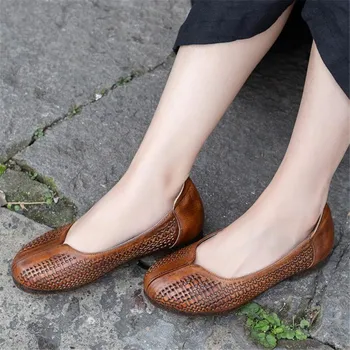 

2019 Summer Breathable Hollow Design Genuine Leather Slip-on Loafers Flats Elegant Mother's Shoes