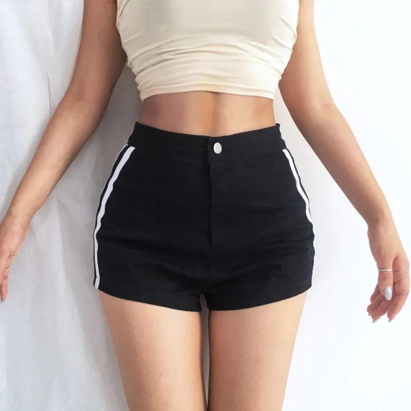 short preto colado cintura alta