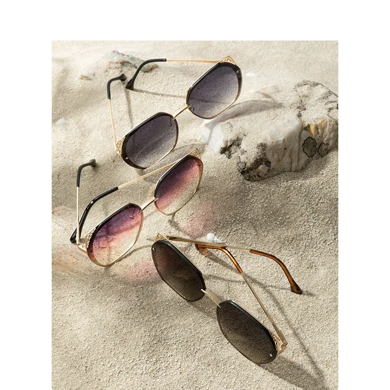 INMAN Elegant Beautiful Hole Out Frame Design Color Gradual Change Women Sunglasses