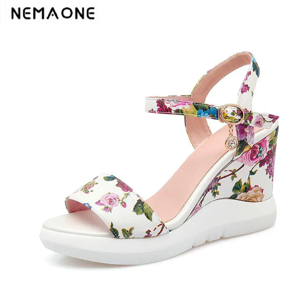 

New 2018 summer new sweet flowers buckle open toe wedge sandals Floral high-heeled shoes large size 34-42