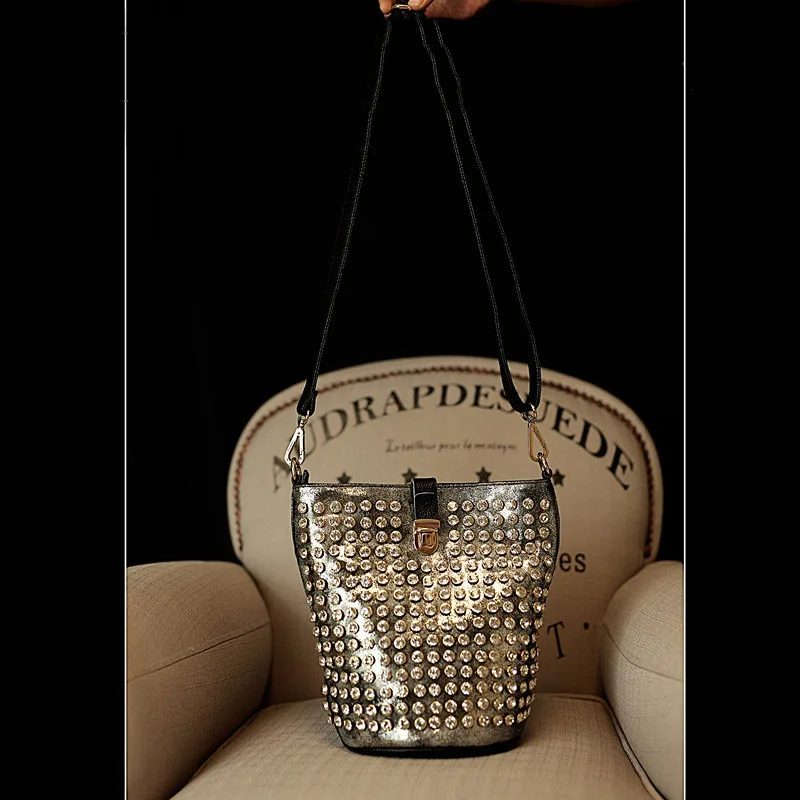 Luxury diamond bucket bag rhinestone rivet snake snake pattern female motorcycle bag tide shoulder handbag female designer Sac Luxury diamond bucket bag rhinestone rivet snake snake pattern female motorcycle bag tide shoulder handbag female designer Sac