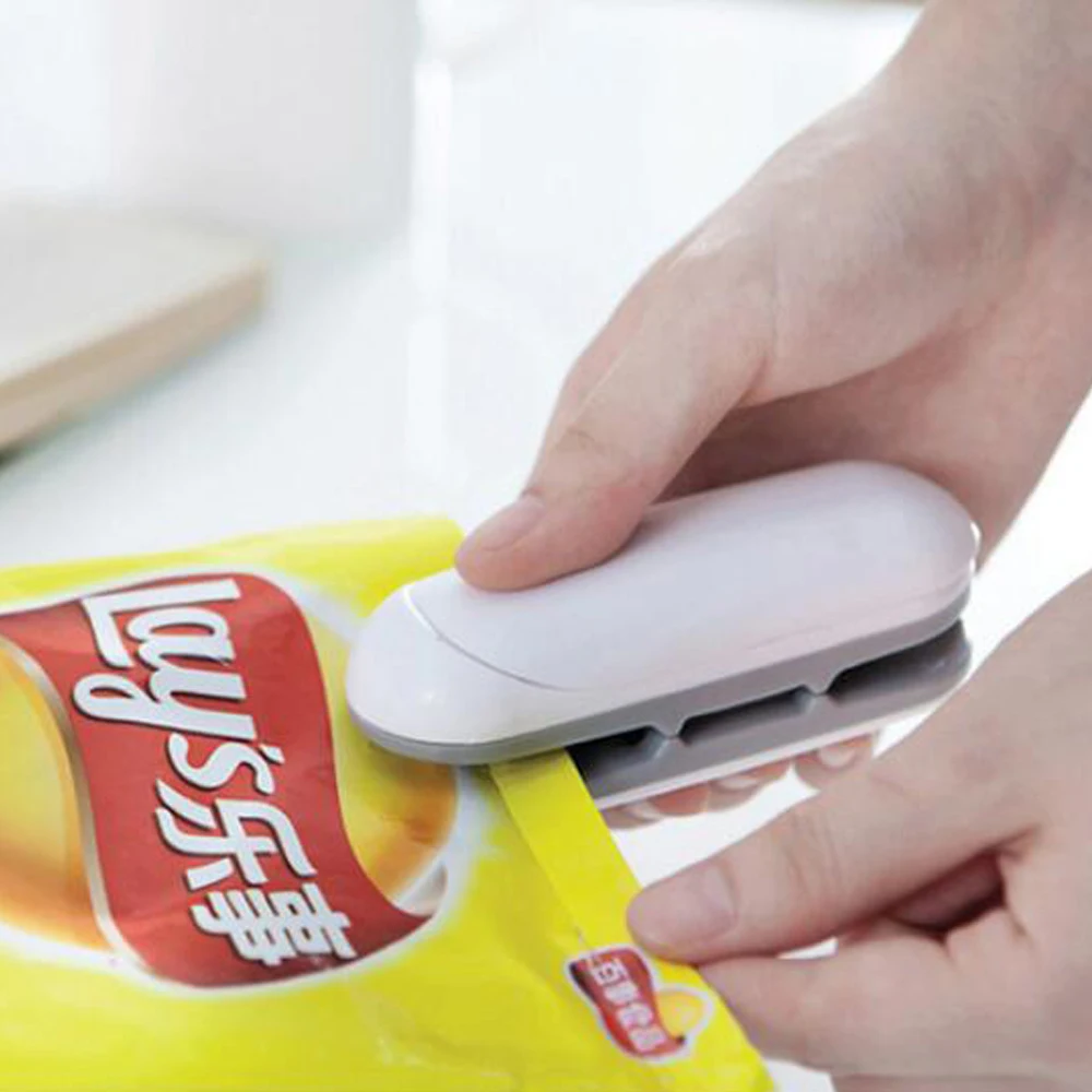 kitchen tools sealing machine Household Portable Sealer Mini Hand Press Zero Food Bag Sealer sealing machine Kitchen accessories (4)