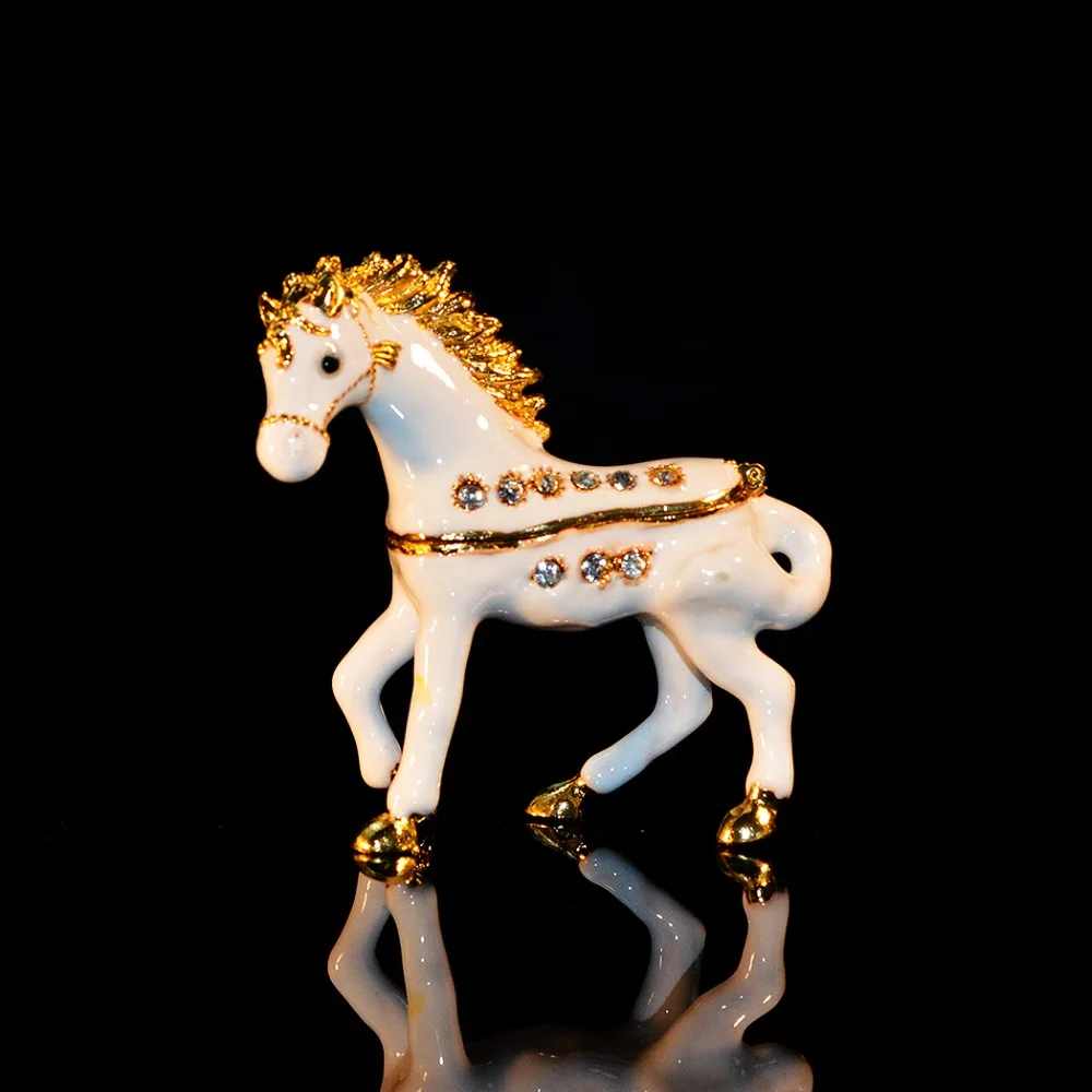 

QIFU New Arrive Design Metals Lovely White Horse for Home Decoration