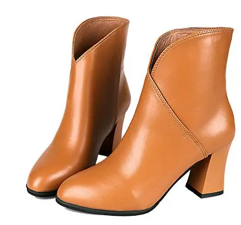 

Winter Boots Women Retro Leather Pointed Toe High Heel Shoes Non-Slip Short Tube Short Boots.