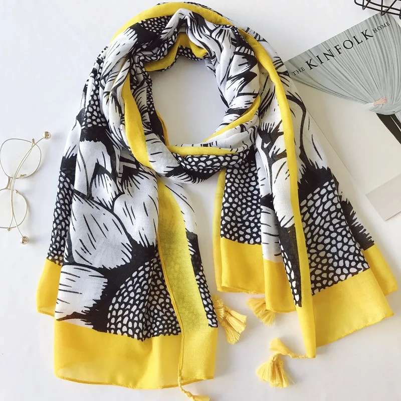 

Female blue national wind cotton long scarf The summer sea is prevented bask in beach towels yellow circle cotton shawl