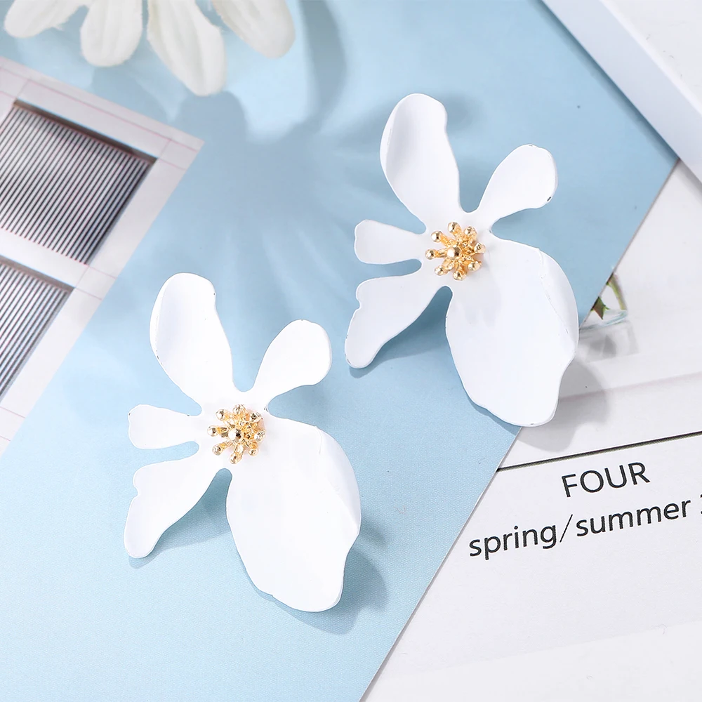 

New White Flower Stud Earrings For Women Statement Earrings For Girls Gift Earrings Femme Brinco