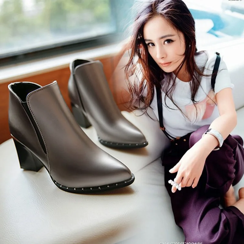 

Women's boots 2019 new rivet pointed Martin boots Chelsea short boots thick-soled high-heeled shoes