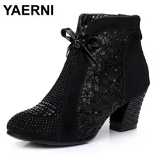 YAERNI/модные летние женские босоножки из нубука на толстом среднем каблуке, с цветочным кружевом, с бантом и жемчужными заклепками ботильоны, большие размеры 32-42