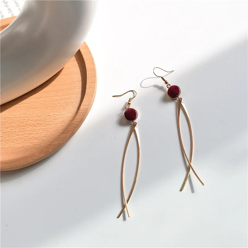 

Minimalist Korean Metal Earring Burgundy Plant Velvet Mermaid Long Feather Dangle Earrings Vintage Jewelry for Women oorbellen