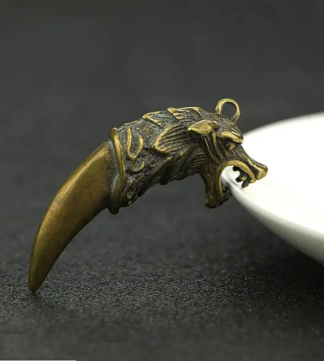 

Collectable Chinese Pure Brass Carved Animal Wolf tooth Exquisite Small Pendant Statues
