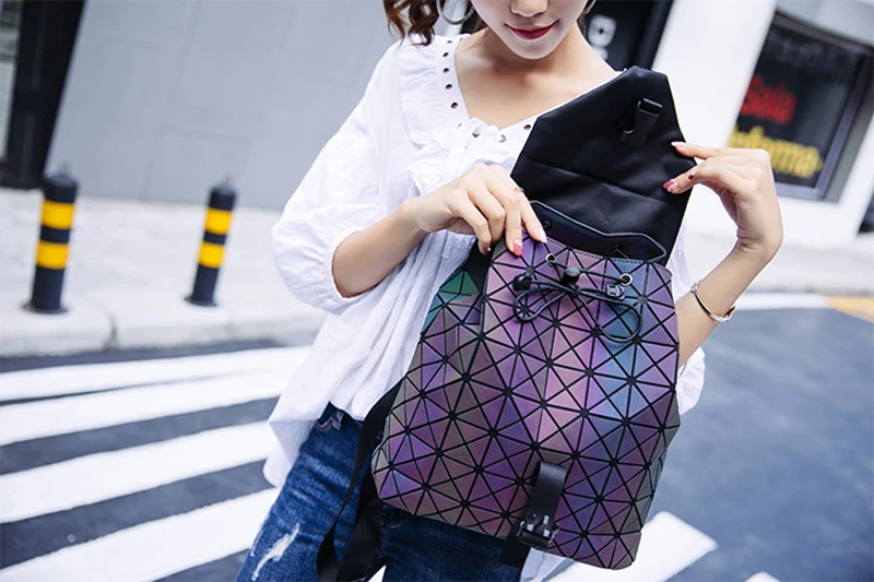 Women Geometric Backpack Luminous Female Evening Bag Diamond Sequins PU Laser Back Pack Lady Casual Plaid Baobao Mochila BP0232 (15)
