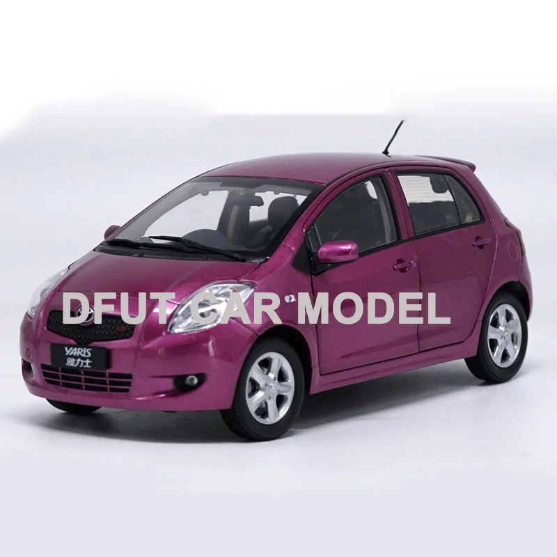Литая модель автомобиля YARIS 1:18 из сплава детского игрушечного оригинальные