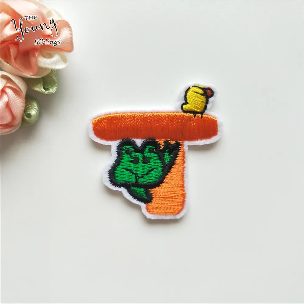 Letter A Z Sewing Cartoon Animals patches iron on Clothes Embroidered Applique Fabric Badges Cute Stickers DIY Clothes accessory