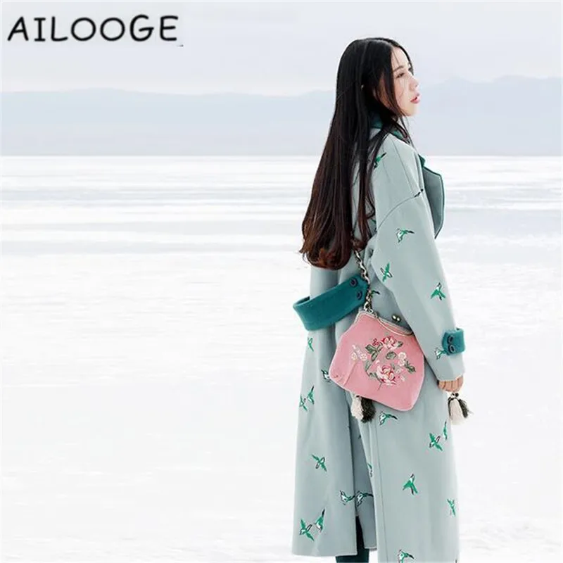 

Autumn Winter Women Thickening Wool Coat White Embroidered Berber Fleece Outerwear Wadded Jacket