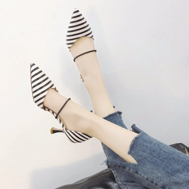 

Korean version of thin-heeled middle-heel transparent high-heel sandals