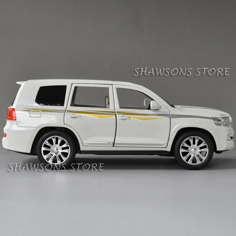 Литая 1:24 Модель автомобиля игрушки Toyota Land Cruiser SUV Реплика оттягивание w/звук и свет