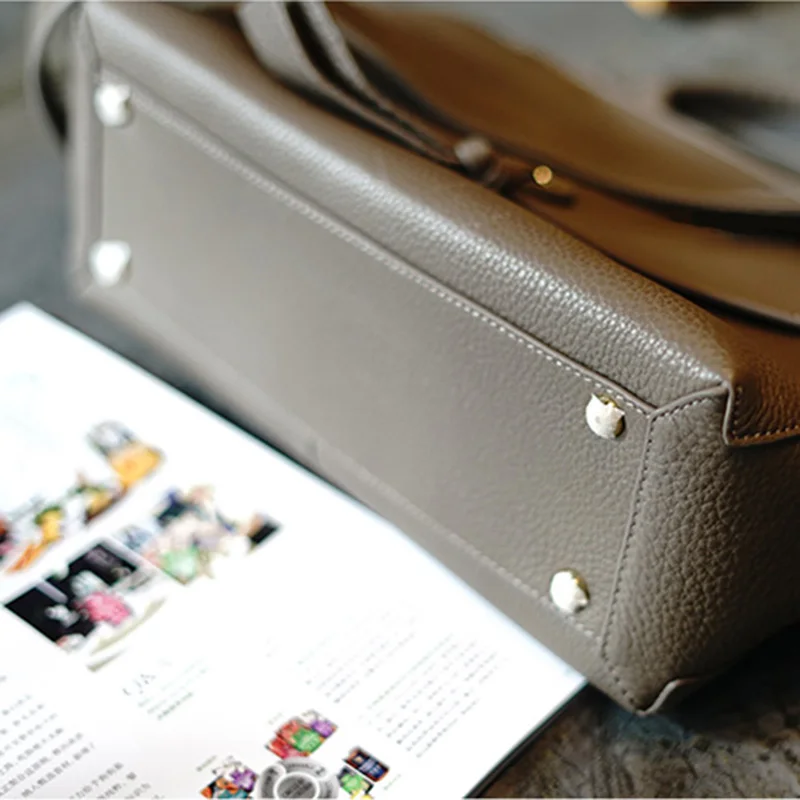 AETOO New port Wind retro head soft cowhide handbag, wide shoulder with commuter flip-shoulder oblique strap female bag