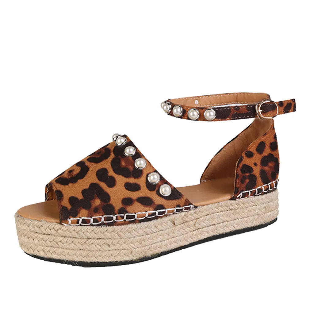 Женские леопардовые сандалии с ремешком на лодыжке, Дамская жемчужина, соломенные римские сандалии на танкетке с открытым носком