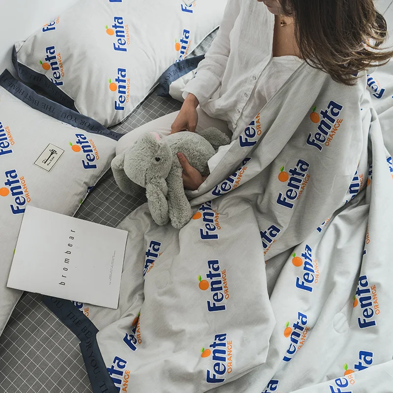 

Home Textile Letters Bed Cotton Quilt Comforter Washable Quilted Lightweight Adult Polyester Fiber Filling Duvet Summer Quilts