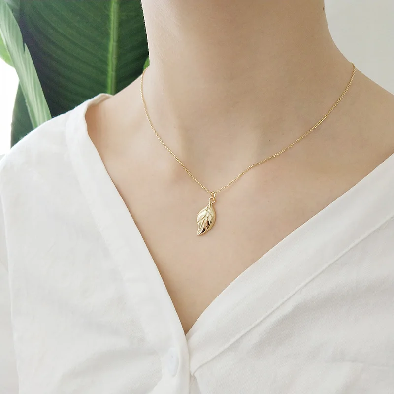 

WTLTC Simple Drop Small Leaf Chokers Necklaces for Women 925 Sterling Sliver Charm Necklace Dainty Tiny Layered Choker Jewelry