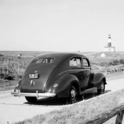 USA  New York  car approaching Montauk Point Lighthouse Poster Print (18 x 24)