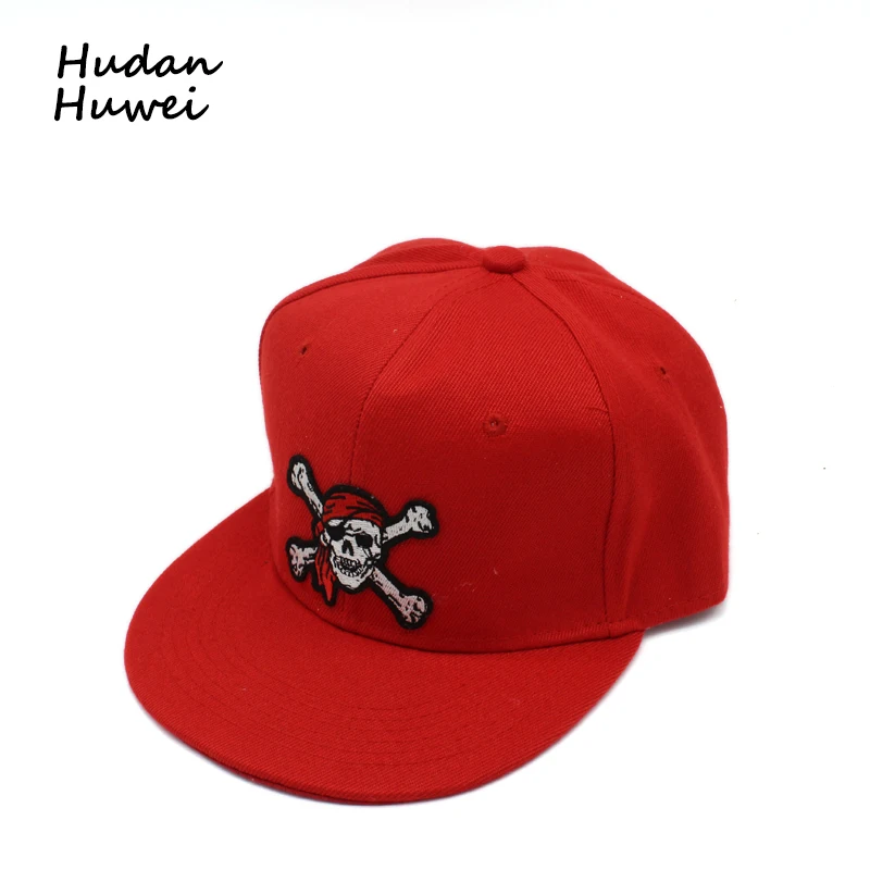 

Skull Logo Flat Brim Cap Hat for Men Women Fashion 6 Panel Baseball Cap Adjustable Snapback Cap Hip Hop Hats Gorras for Unisex