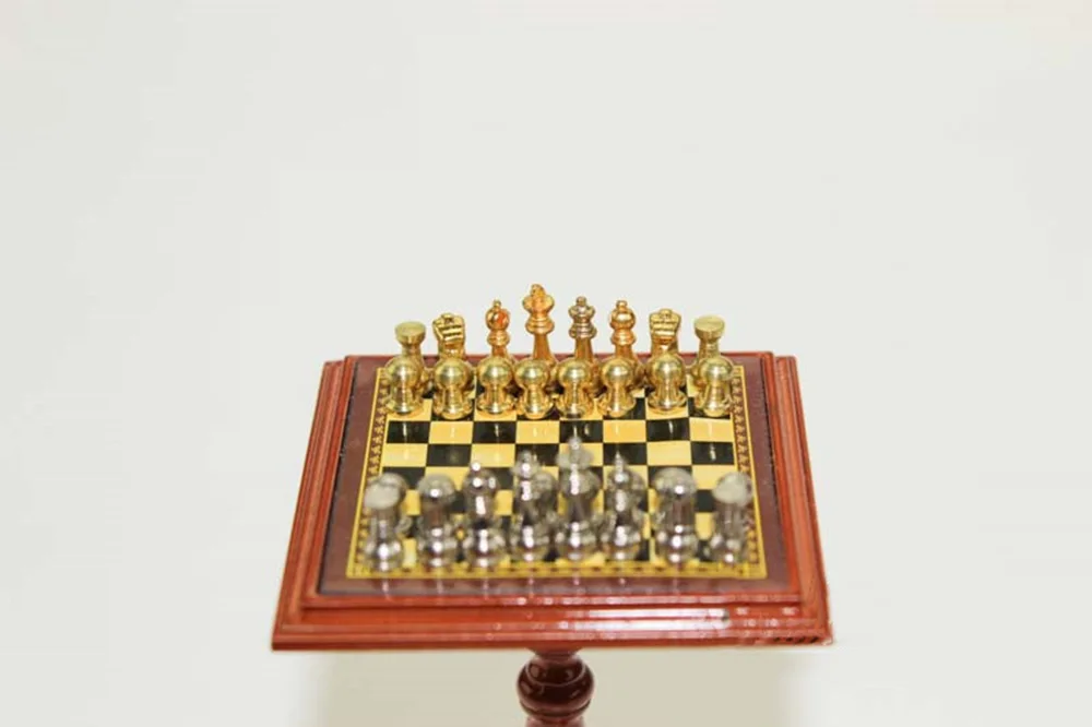 Acessórios de Metal Xadrez com Mesa de Simulação Brinquedos para Decoração de Casa de Boneca 12 de Casa de Bonecas em Miniatura Mini Modelo Mobiliário 1 - 5 Mesa de Simulação Brinquedos para Decoração de