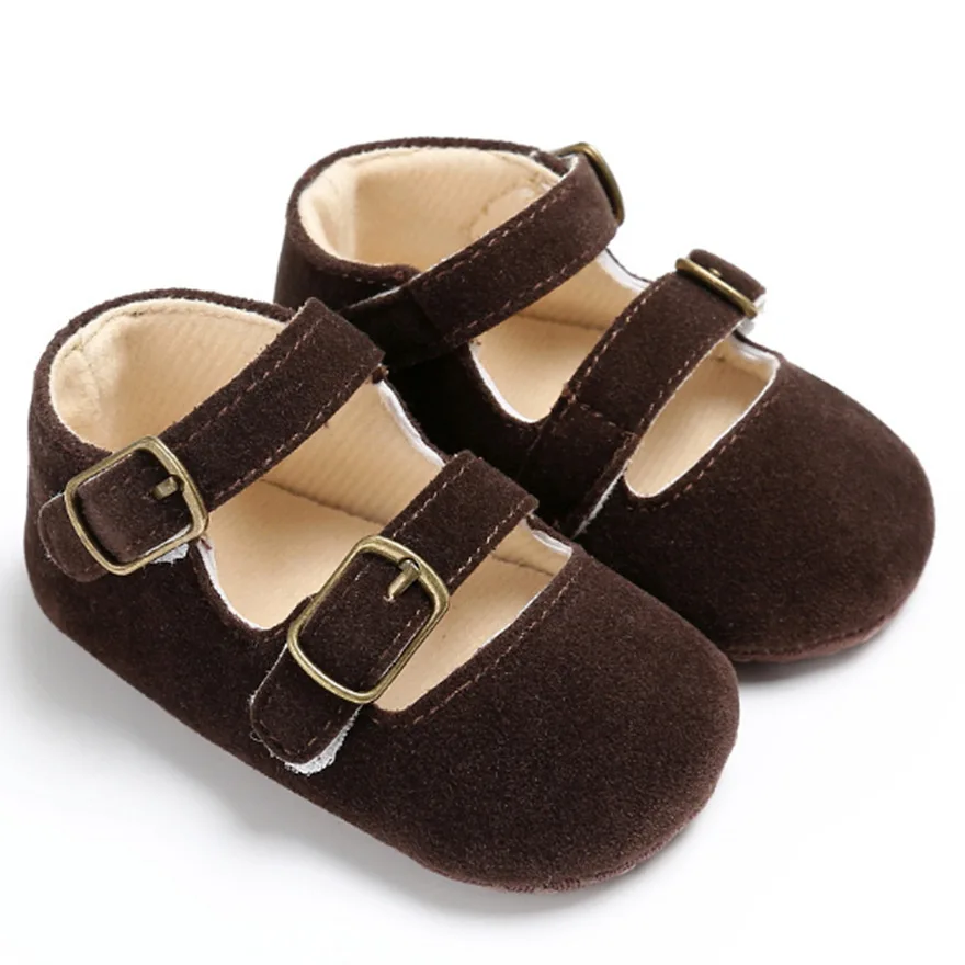 Модная однотонная кожаная обувь для маленьких девочек мягкие Нескользящие мокасины для новорожденных детская кроватка обувь для малышей - Цвет: Brown