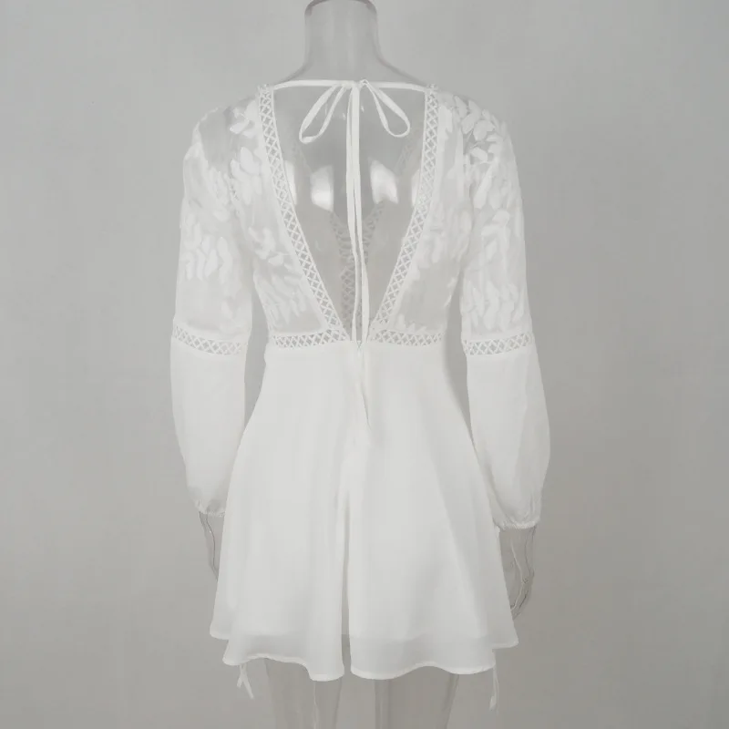 Женское пляжное платье Boho белое кружевное мини с глубоким вырезом длинным