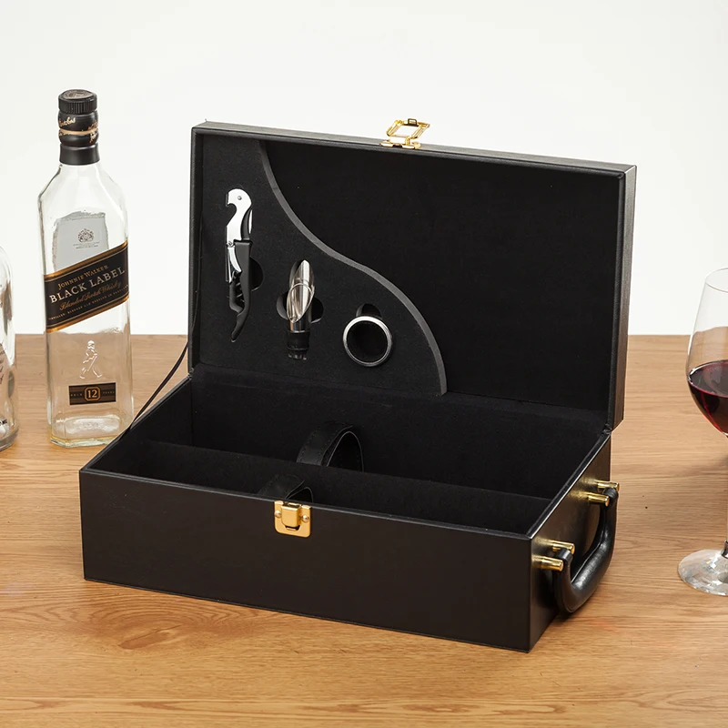 Кожаная коробка черно коричневого цвета с винным набором коктейльный набор